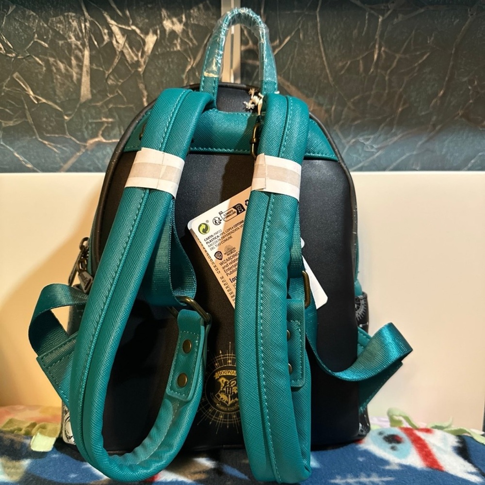 Loungefly Glow In The Dark Harry Potter Hogwarts Backpack NEW - Picture 2 of 2